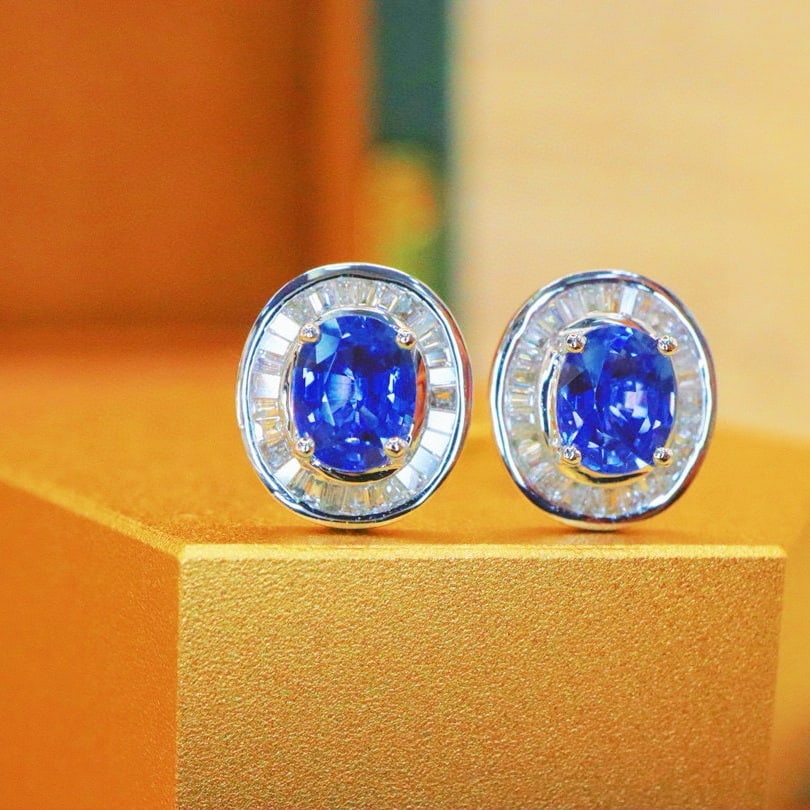 14k Gold 1.33 Ctw Natural Sapphire & Diamond Earrings: Ref:230940426 // gold content:14k gold // main gemstone:sapphire // shape:oval // carat weight:1. 00ct // color:cornflower blue // treatment:natural // // adjacent gemstone 2 : diamond // number of