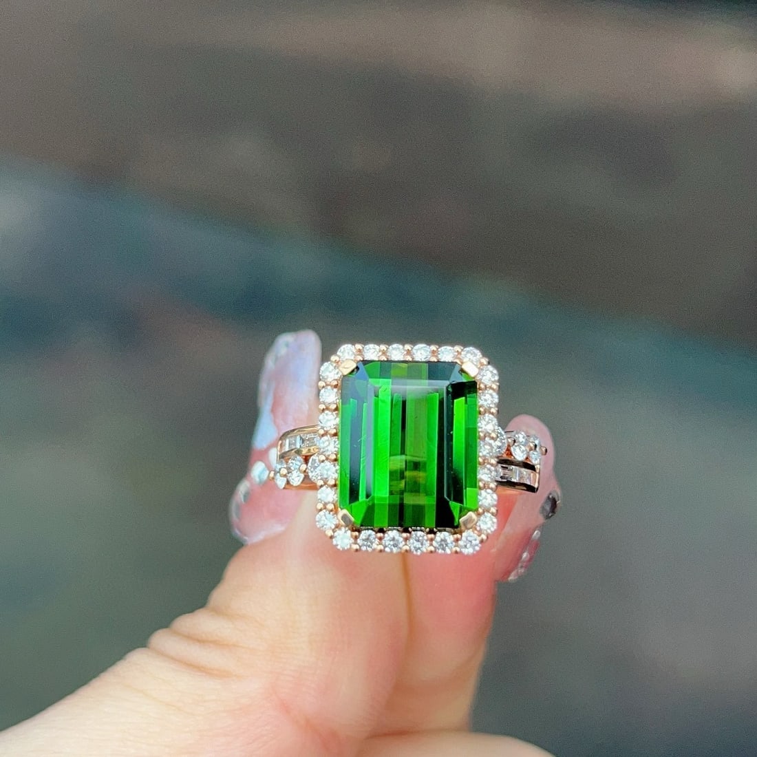 14k Gold 7.54 Ctw Natural Tourmaline & Diamond Ring: Ref:230940428 // gold content:14k gold // ring size:7. 25us // // main gemstone:tourmaline // shape:octagonal // carat weight:6. 71ct // color:green // treatment:natural // // adjacent gemstone 2 : di