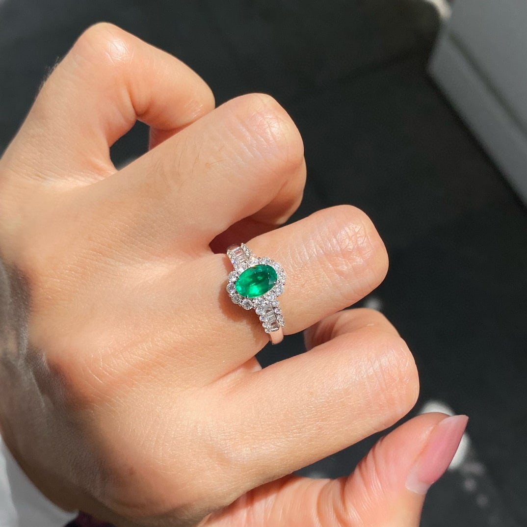 14k Gold 1.22 Ctw Vivid Green Natural Emerald & Diamond Ring - 2