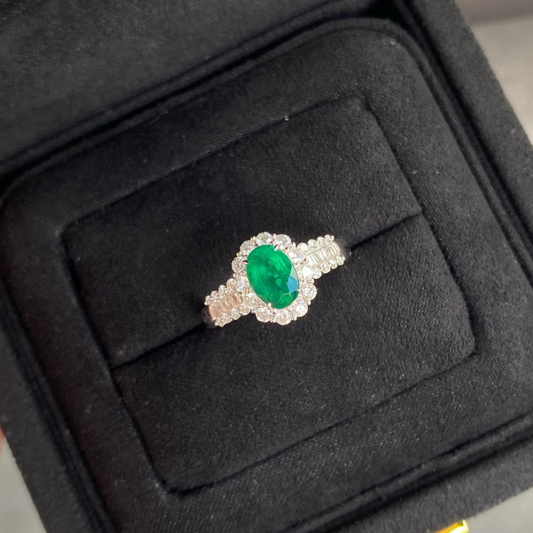 14k Gold 1.22 Ctw Vivid Green Natural Emerald & Diamond Ring - 3