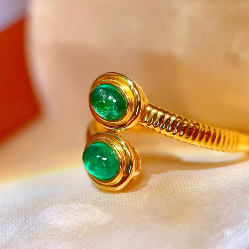 14k Gold 0.85 Ct Vivid Green Natural Emerald Ring - 2