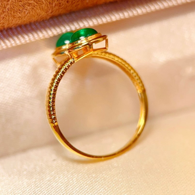 14k Gold 0.85 Ct Vivid Green Natural Emerald Ring - 3