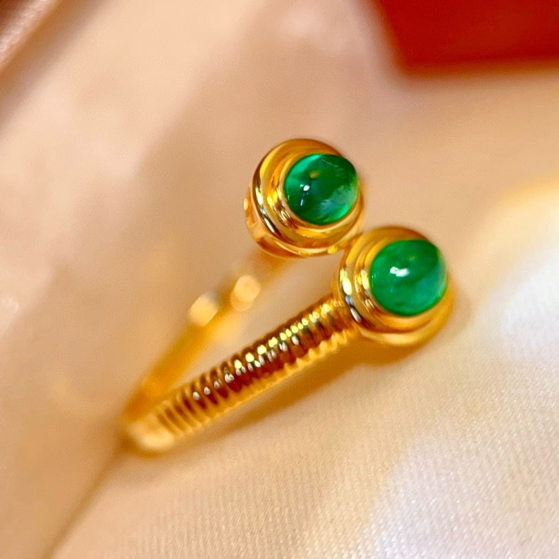 14k Gold 0.85 Ct Vivid Green Natural Emerald Ring - 4