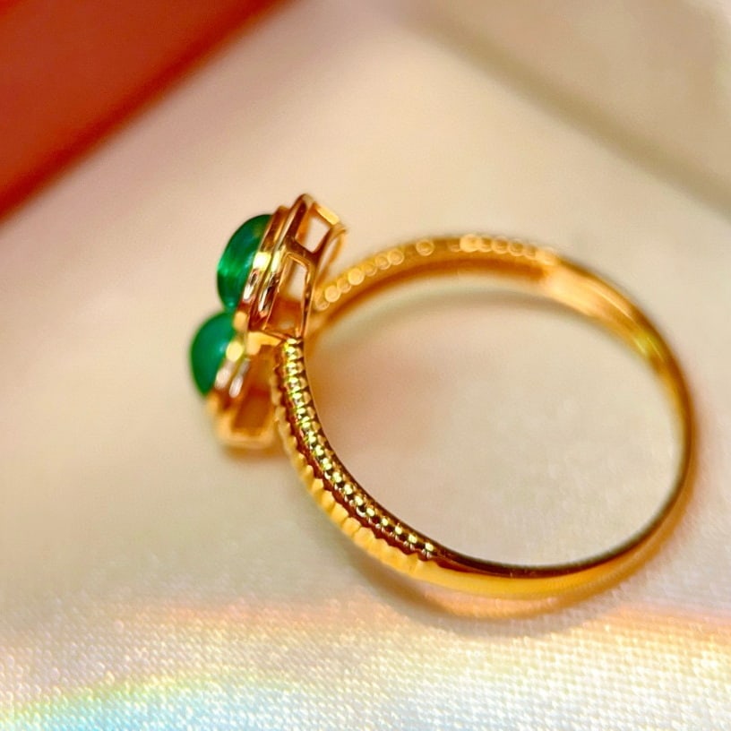 14k Gold 0.85 Ct Vivid Green Natural Emerald Ring - 5