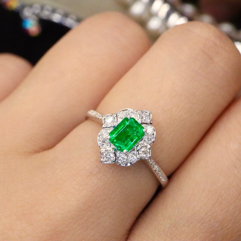 14k Gold 0.72 Ctw Vivid Green Natural Emerald & Diamond Ring - 5