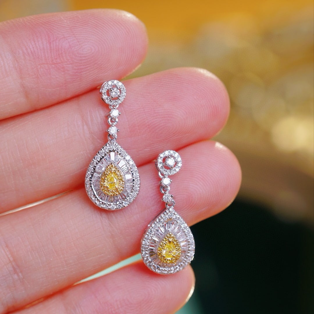 14k Gold 0.80 Ct Natural Color Diamond Earrings - 2