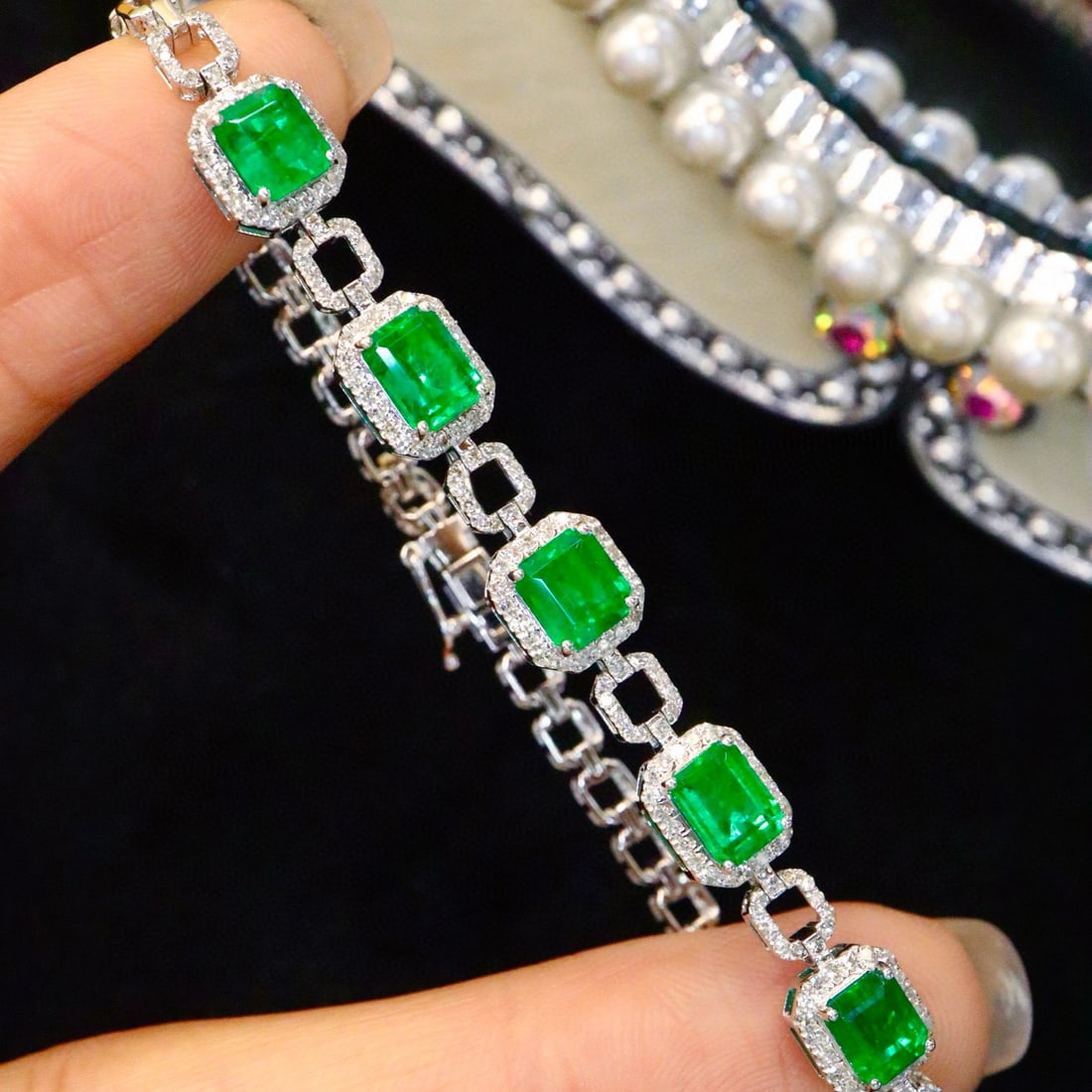 14k Gold 4.24 Ctw Vivid Green Natural Emerald & Diamond Bracelet - 3