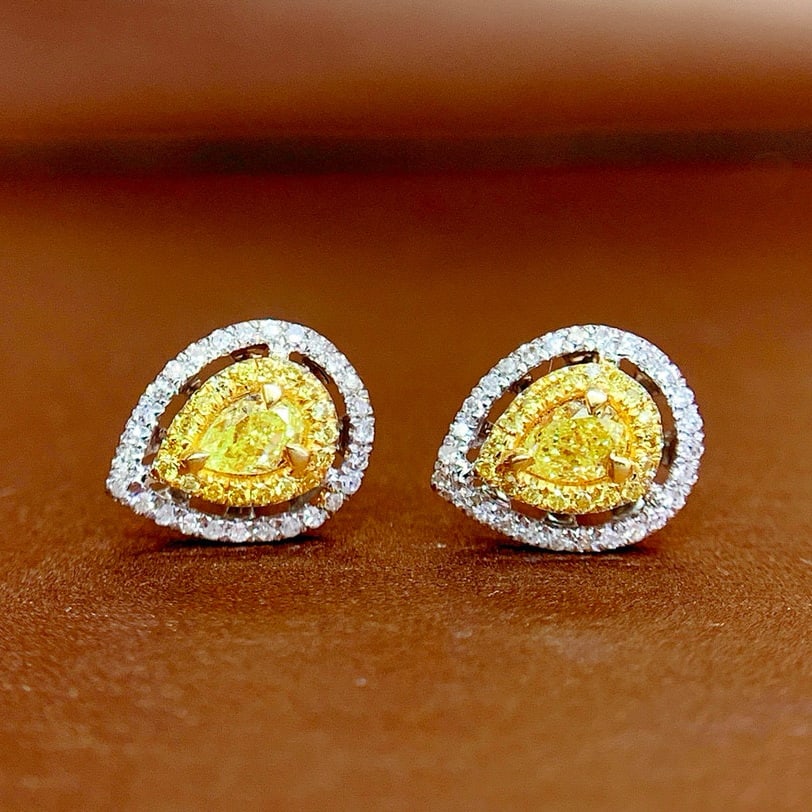 14k Gold 0.55 Ct Natural Yellow Diamond & Diamond Earrings: Ref:230941002 // gold content:14k gold // main gemstone:yellow diamond // shape:pear // carat weight:0. 55ct // color:yellow // treatment:natural // // adjacent gemstone 2 : diamond // number of