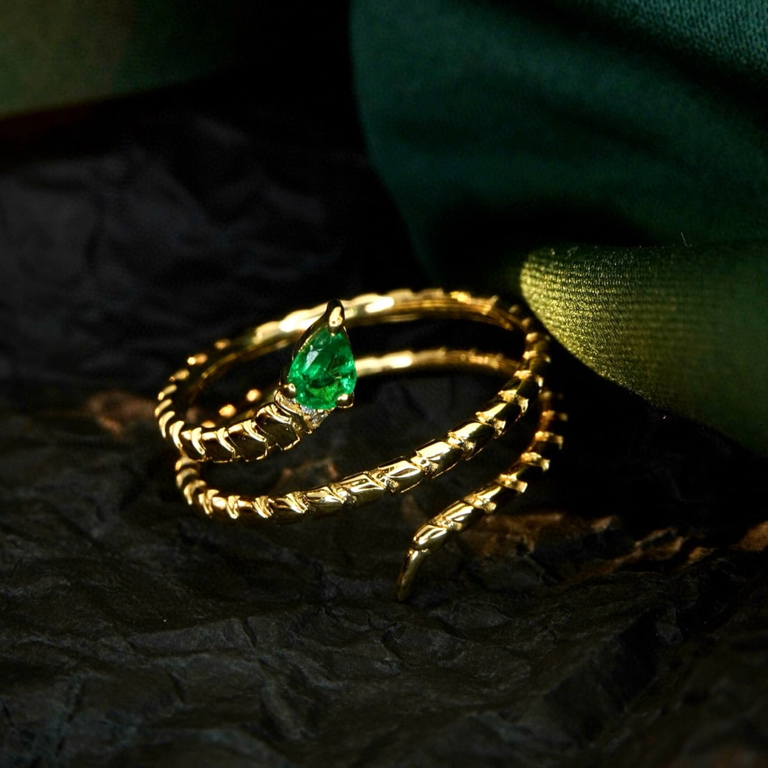 14k Gold 0.2 Ct Natural Emerald & Diamond Ring - 2