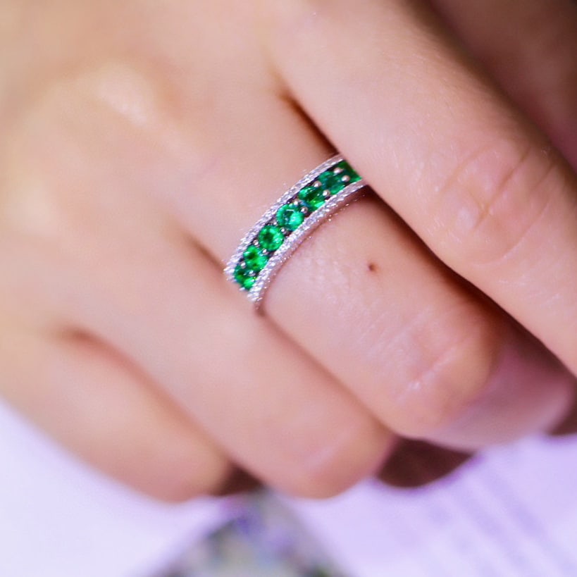 14k Gold 0.80 Ctw Vivid Green Natural Emerald & Diamond Ring - 2