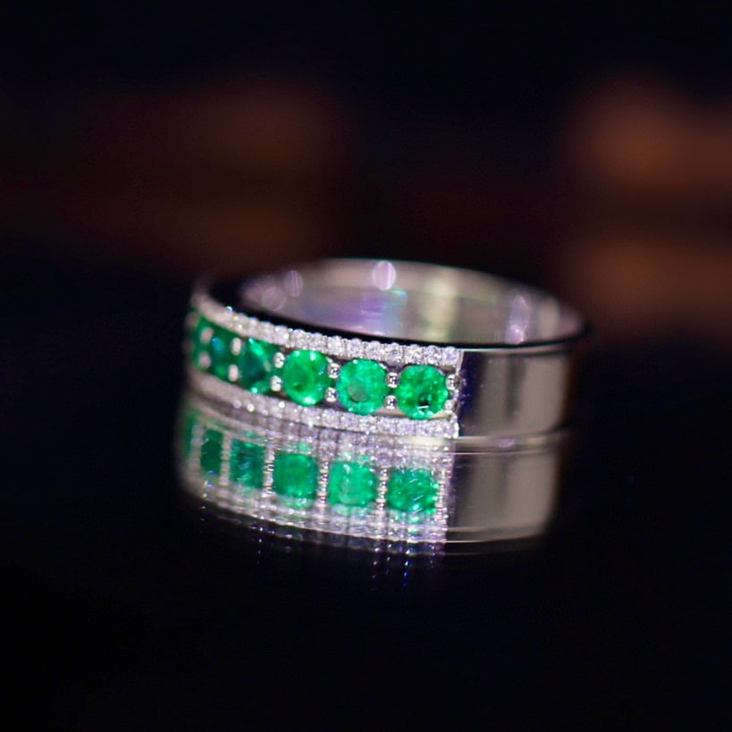 14k Gold 0.80 Ctw Vivid Green Natural Emerald & Diamond Ring - 5