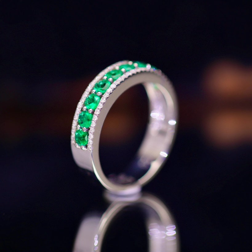 14k Gold 0.80 Ctw Vivid Green Natural Emerald & Diamond Ring - 6
