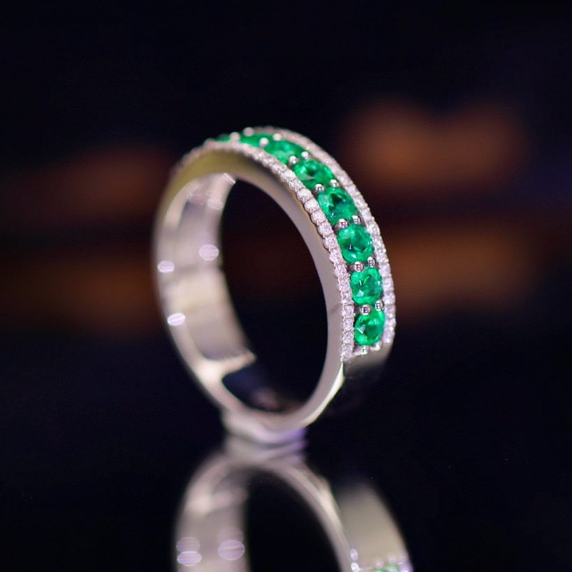 14k Gold 0.80 Ctw Vivid Green Natural Emerald & Diamond Ring - 7