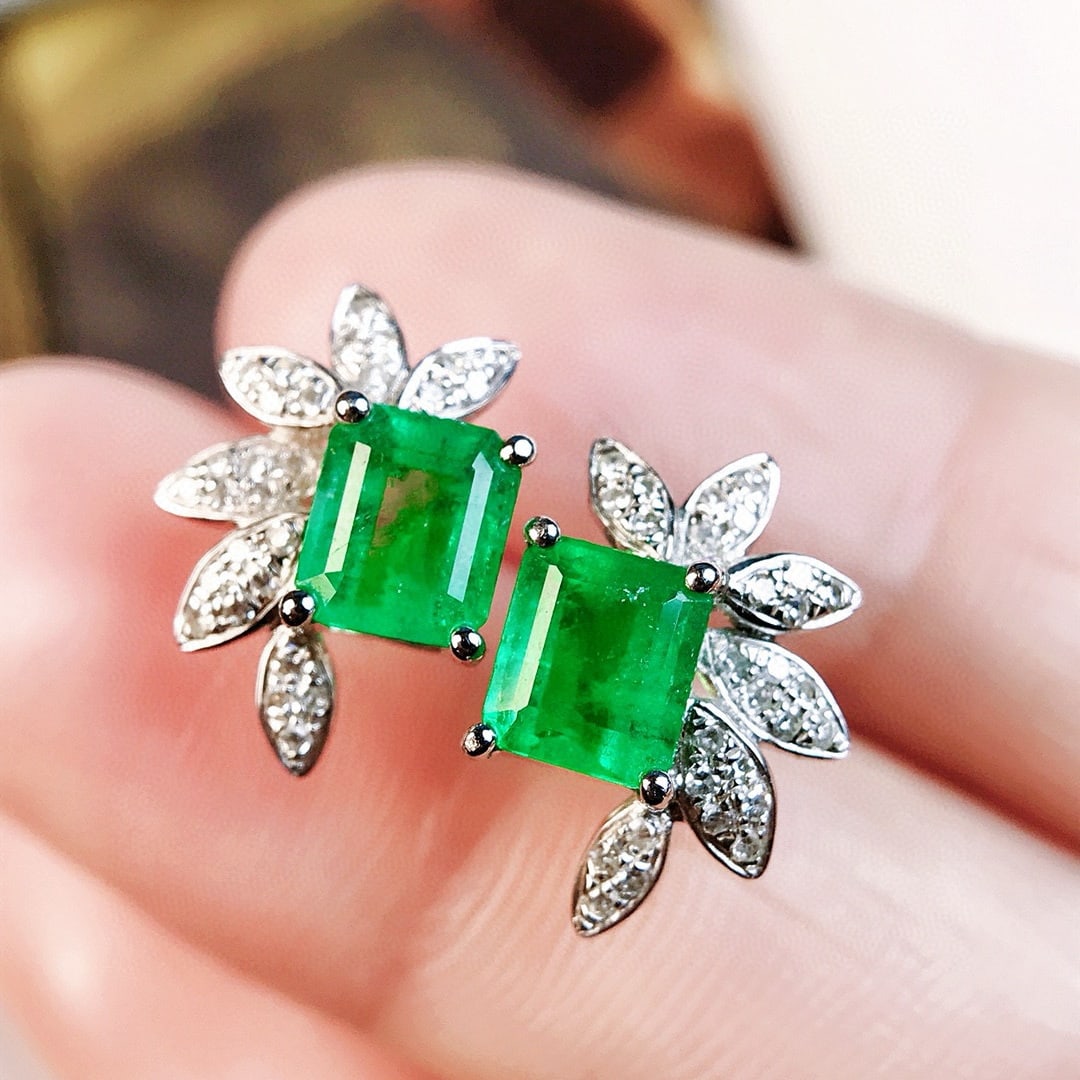 14k Gold 1.82 Ctw Vivid Green Natural Emerald & Diamond Earrings - 5