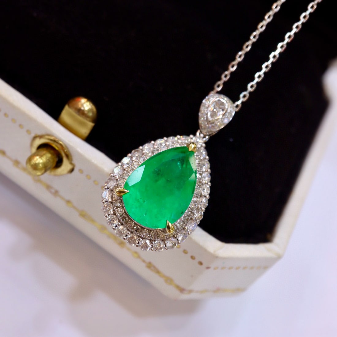 14k Gold 4.27 Ctw Natural Emerald & Diamond Pendant( Without Chain ) - 6