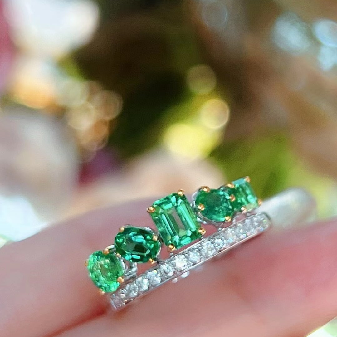 14k Gold 1.3 Ct Vivid Green Natural Emerald & Diamond Ring: Ref:230941051 // gold content:14k gold // ring size:7. 25us // // main gemstone:emerald // shape:multiply // carat weight:1. 3ct // color:vivid green // treatment:natural // // adjacent gemstone 2