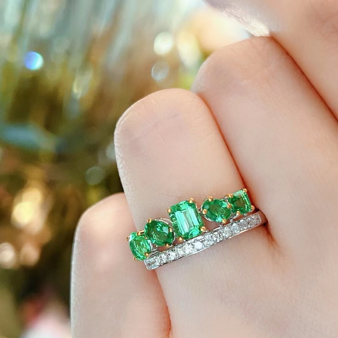 14k Gold 1.3 Ct Vivid Green Natural Emerald & Diamond Ring - 2