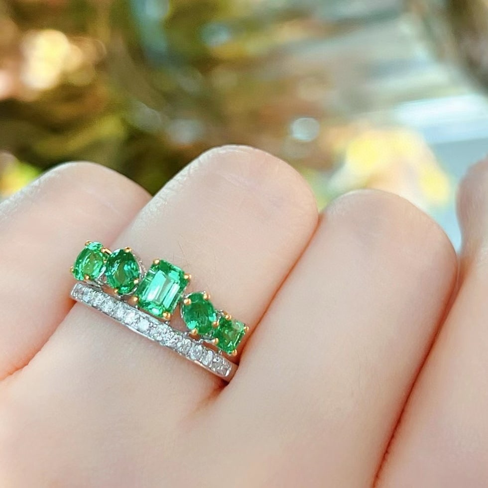 14k Gold 1.3 Ct Vivid Green Natural Emerald & Diamond Ring - 3