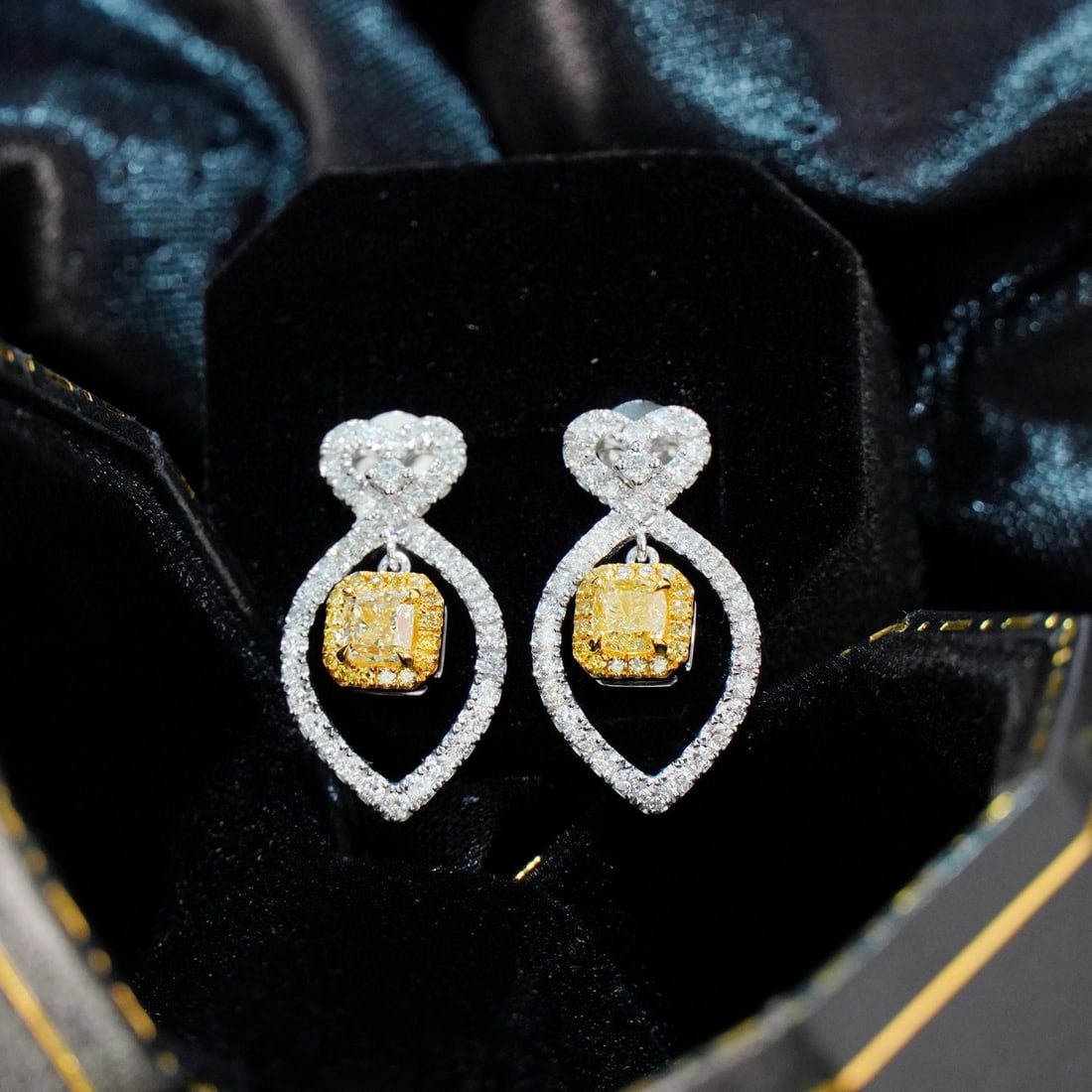 14k Gold 1.76 Ctw Natural Yellow Diamond & Diamond Earrings: Ref:230941057 // gold content:14k gold // main gemstone:yellow diamond // shape:cushion // carat weight:0. 82ct // color:yellow // treatment:natural // // adjacent gemstone 2 : diamond // shape:round
