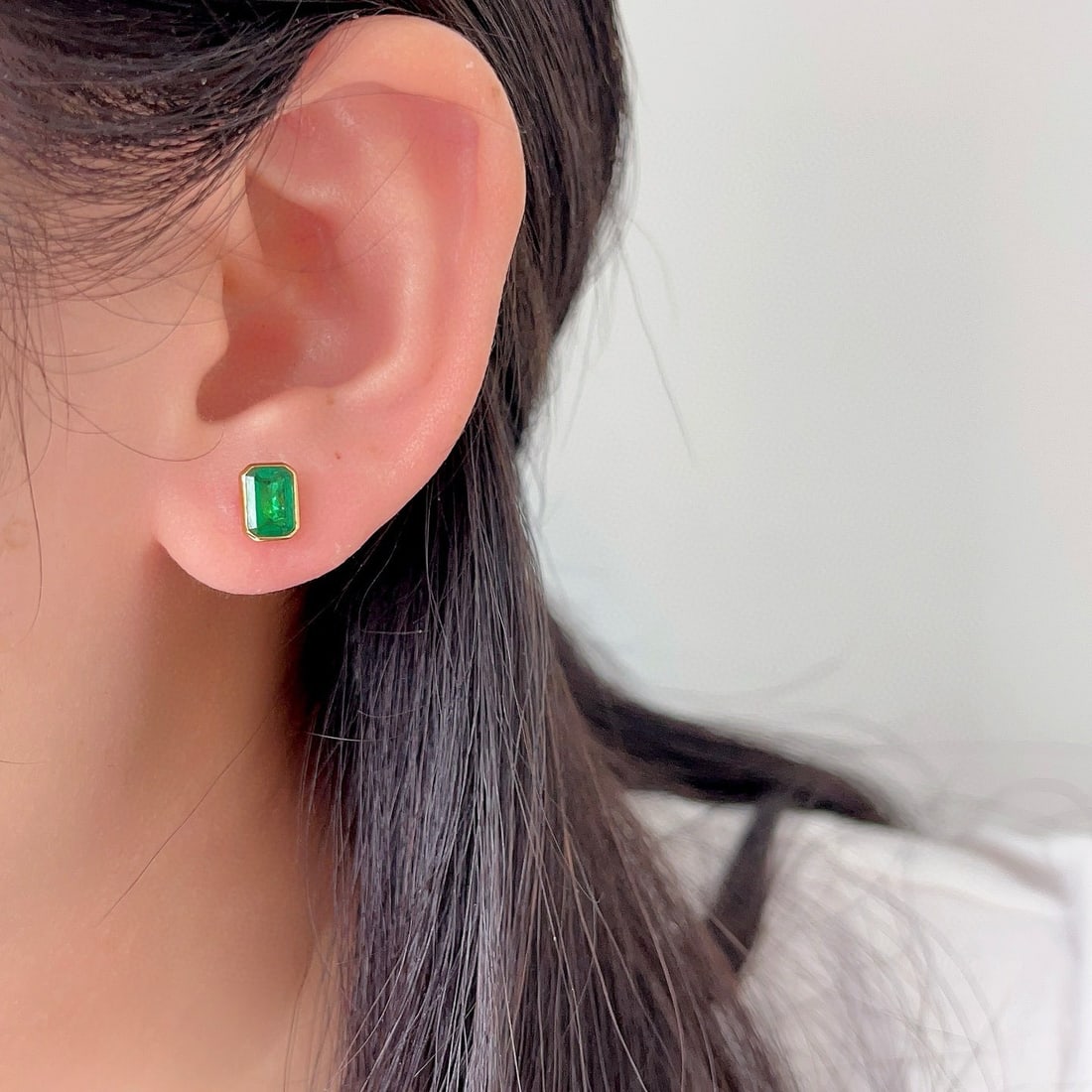 14k Gold 1.4 Ct Vivid Green Natural Emerald Earrings - 4