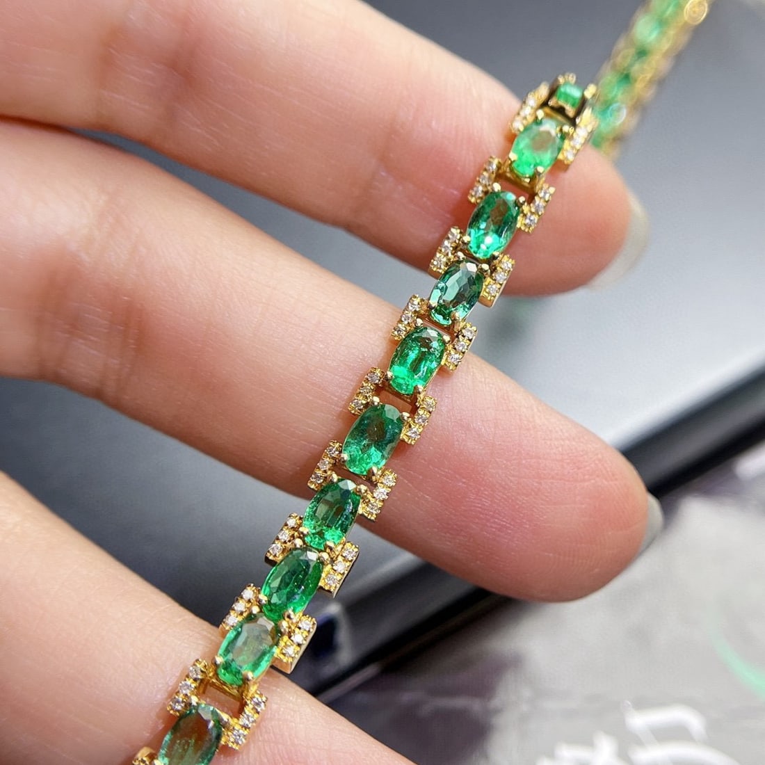 14k Gold 7.53 Ctw Vivid Green Natural Emerald & Diamond Bracelet - 2