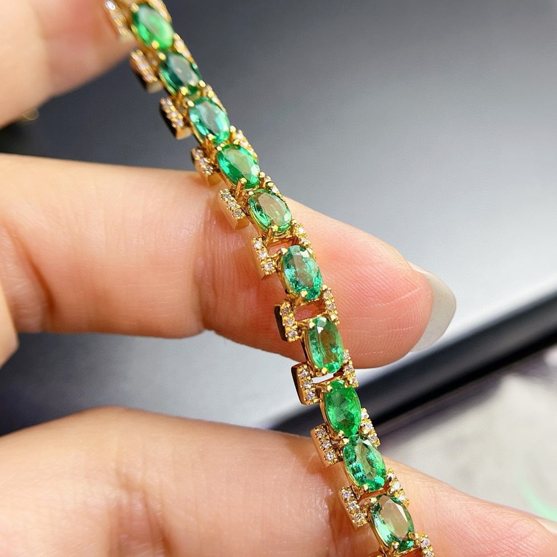 14k Gold 7.53 Ctw Vivid Green Natural Emerald & Diamond Bracelet - 3