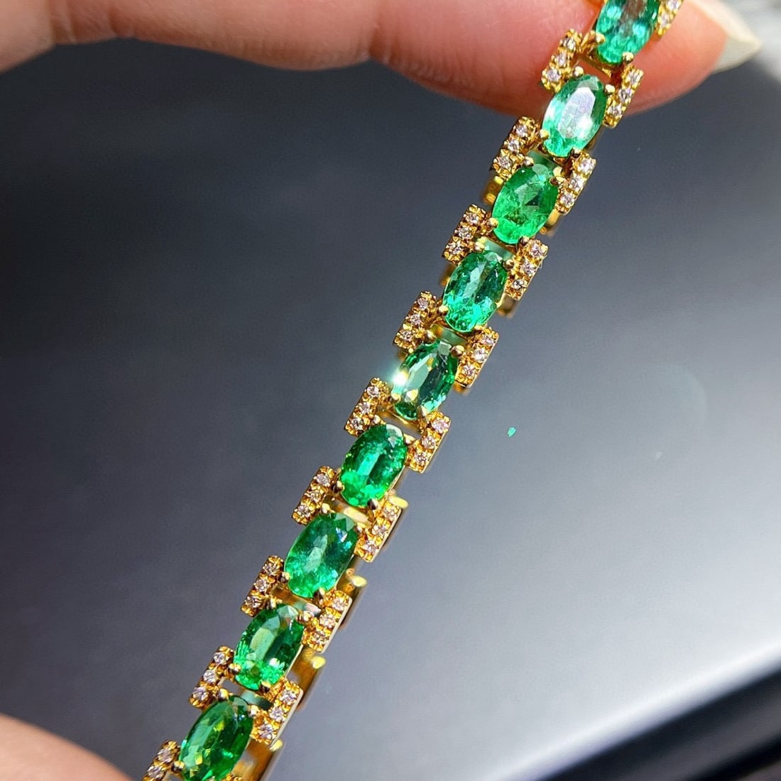 14k Gold 7.53 Ctw Vivid Green Natural Emerald & Diamond Bracelet - 6