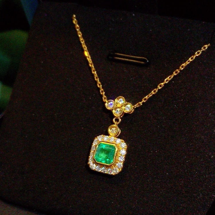 14k Gold 0.86 Ctw Natural Emerald & Diamond Necklace - 2
