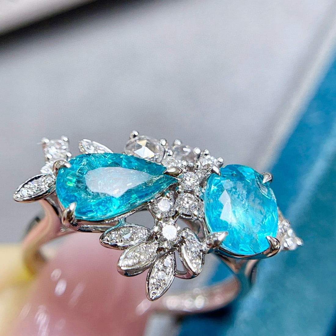 14k Gold 2.2 Ctw Natural Paraiba Tourmaline & Diamond Ring: Ref:230941077 // gold content:14k gold // ring size:7. 25us // // main gemstone:paraiba tourmaline // shape:multiply // carat weight:1. 8ct // color:neon blue // treatment:natural // // adjacent gemst