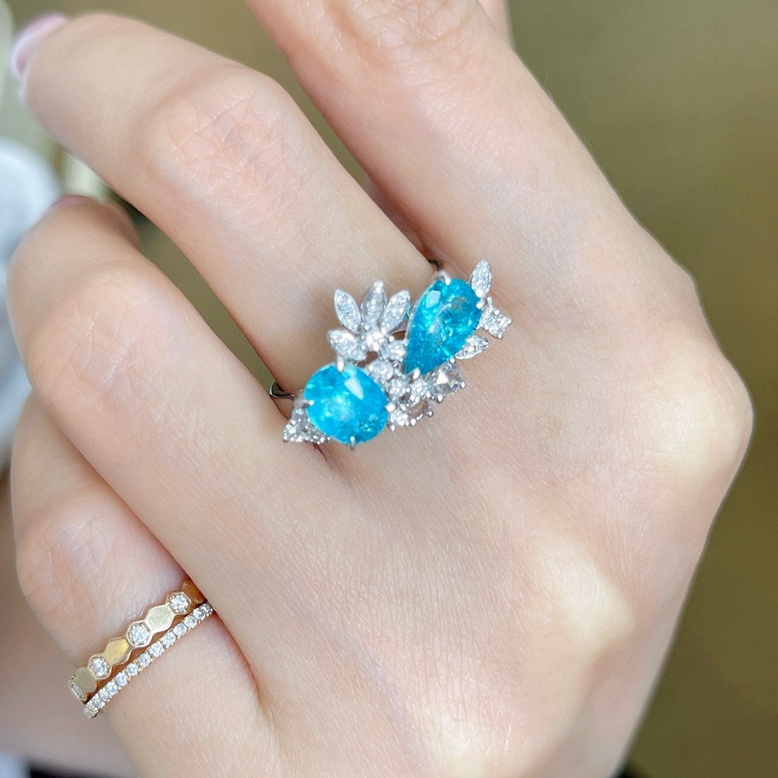 14k Gold 2.2 Ctw Natural Paraiba Tourmaline & Diamond Ring - 4