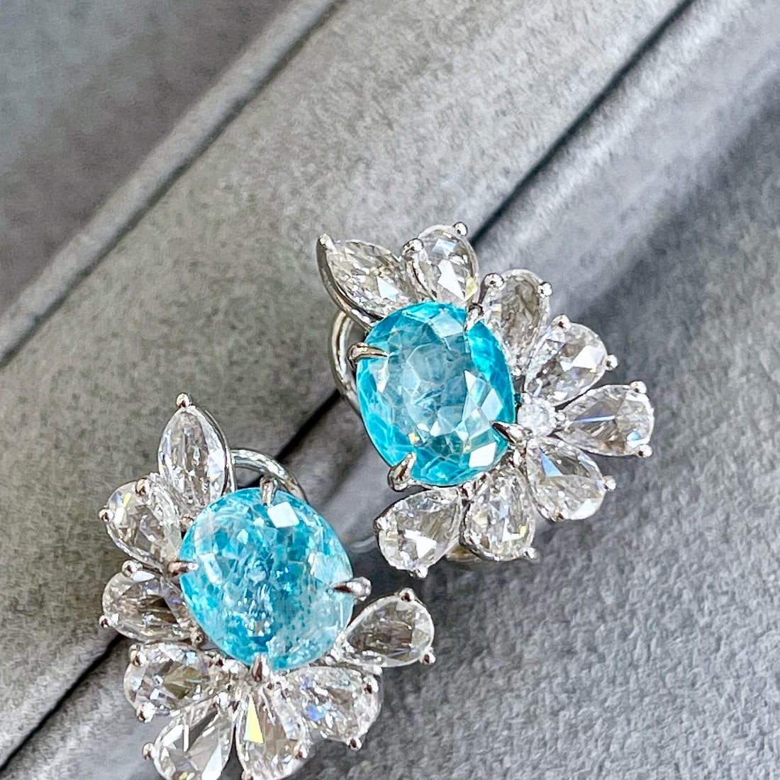 14k Gold 3.5 Ctw Natural Paraiba Tourmaline & Diamond Earrings: Ref:230941078 // gold content:14k gold // main gemstone:paraiba tourmaline // shape:oval // carat weight:2. 3ct // color:neon blue // treatment:natural // // adjacent gemstone 2 : diamond //