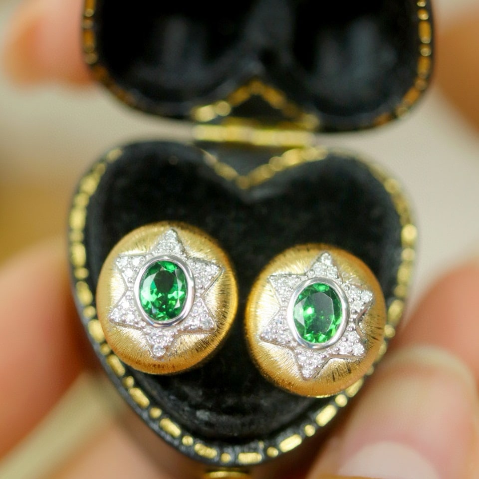 14k Gold 0.88 Ctw Natural Tsavorite & Diamond Earrings: Ref:230941081 // gold content:14k gold // main gemstone:tsavorite // shape:oval // carat weight:0. 76ct // color:green // treatment:natural // // adjacent gemstone 2 : diamond // shape:round //