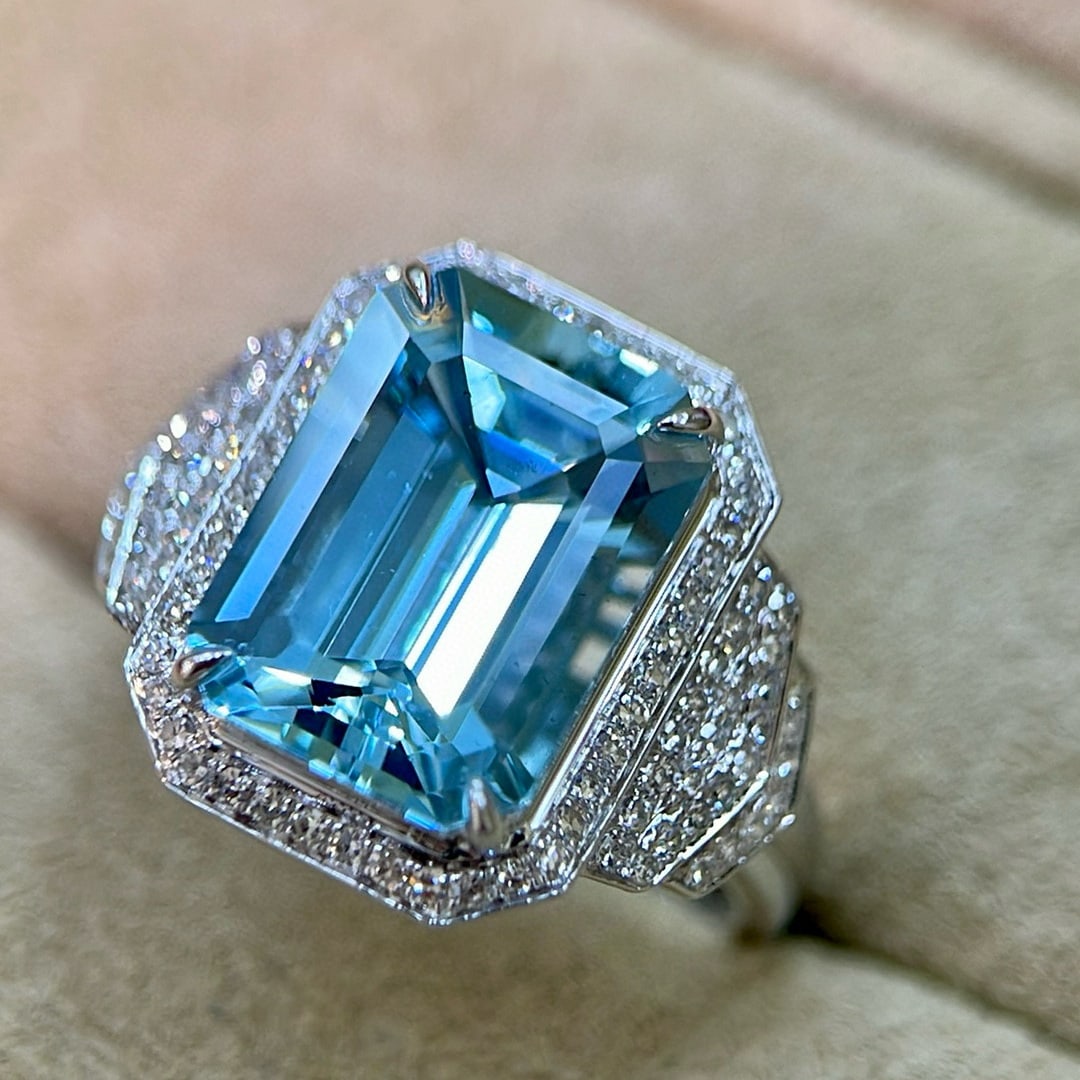 14k Gold 5.7 Ctw Natural Aquamarine & Diamond Ring - 2