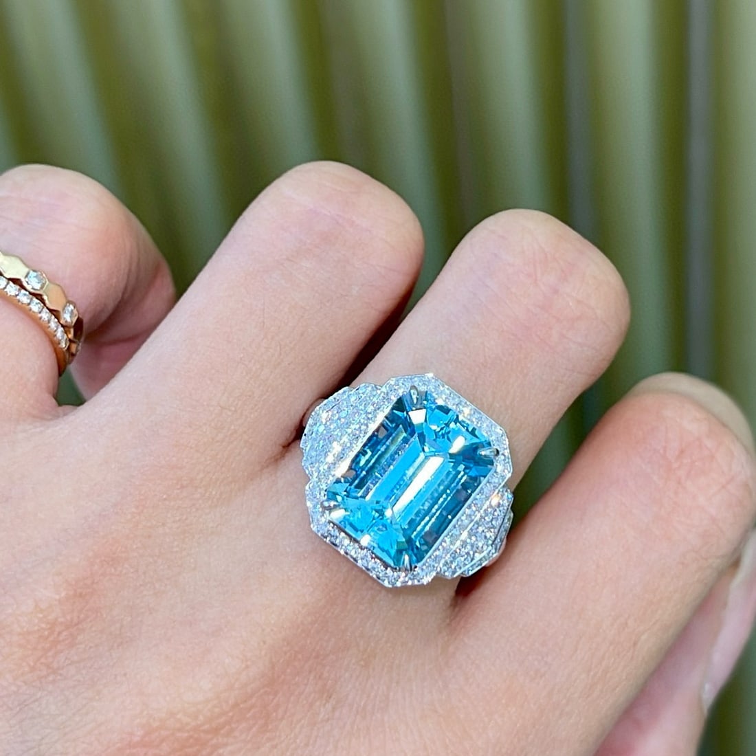 14k Gold 5.7 Ctw Natural Aquamarine & Diamond Ring - 3