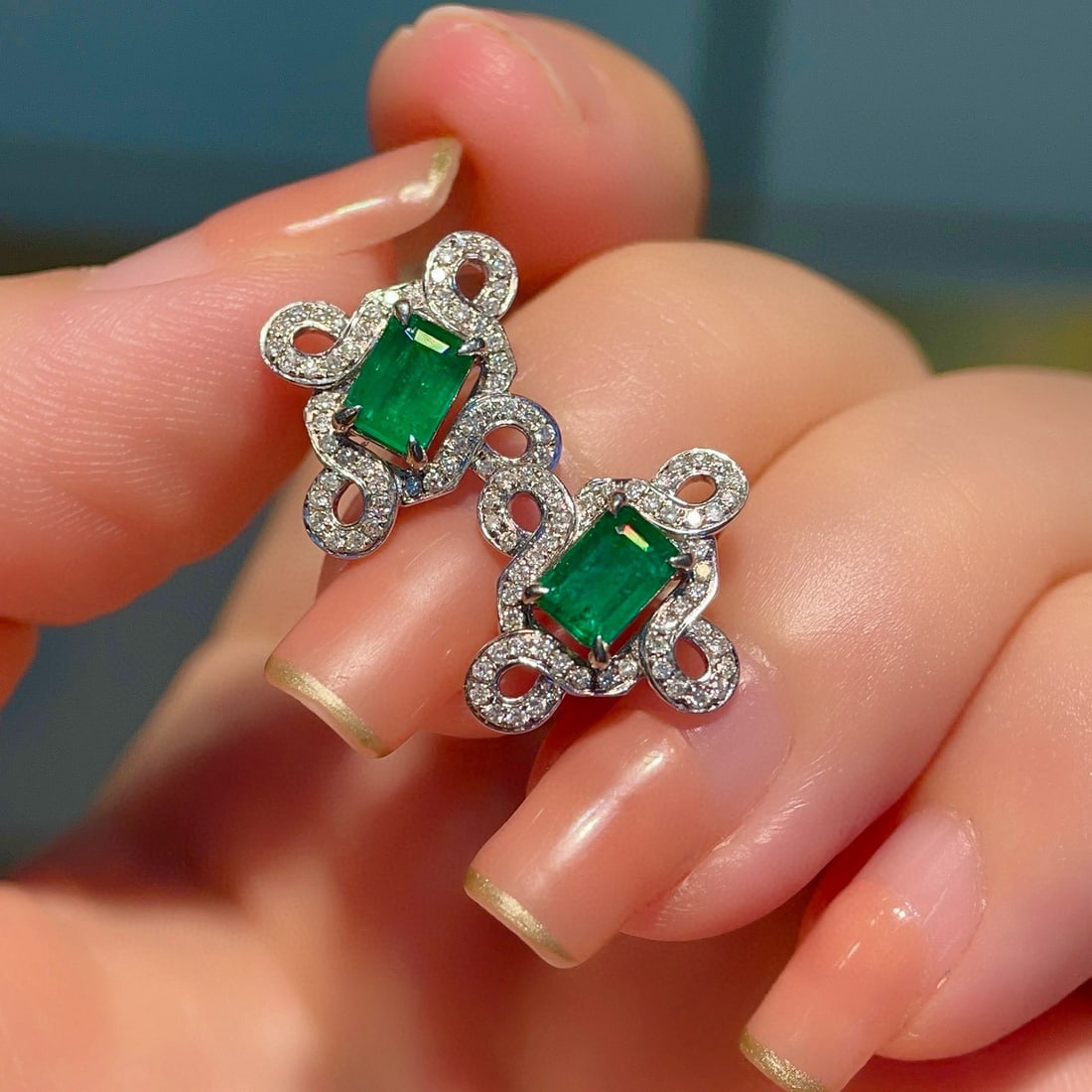 14k Gold 1.31 Ctw Vivid Green Natural Emerald & Diamond Earrings - 2
