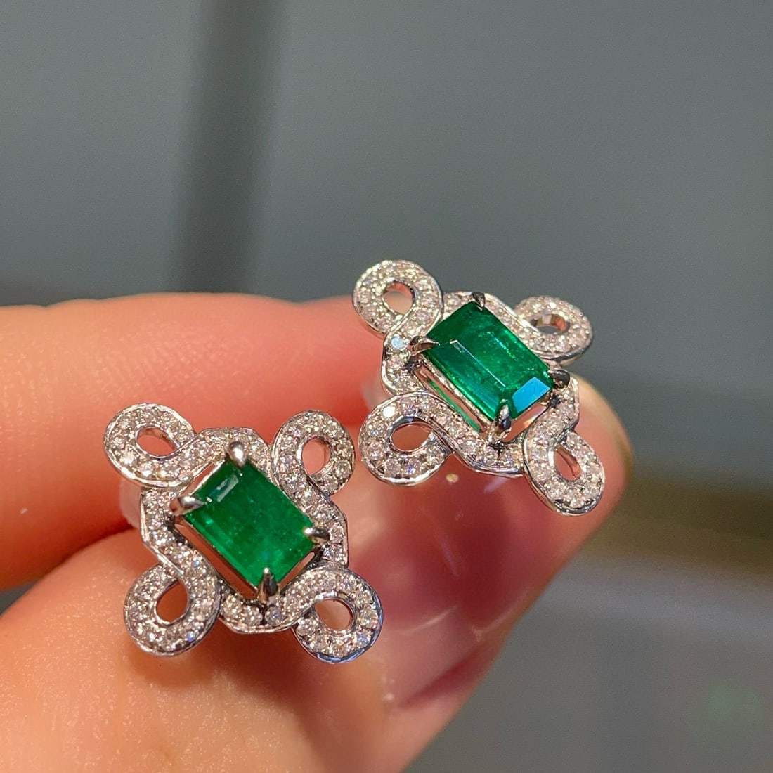 14k Gold 1.31 Ctw Vivid Green Natural Emerald & Diamond Earrings - 5
