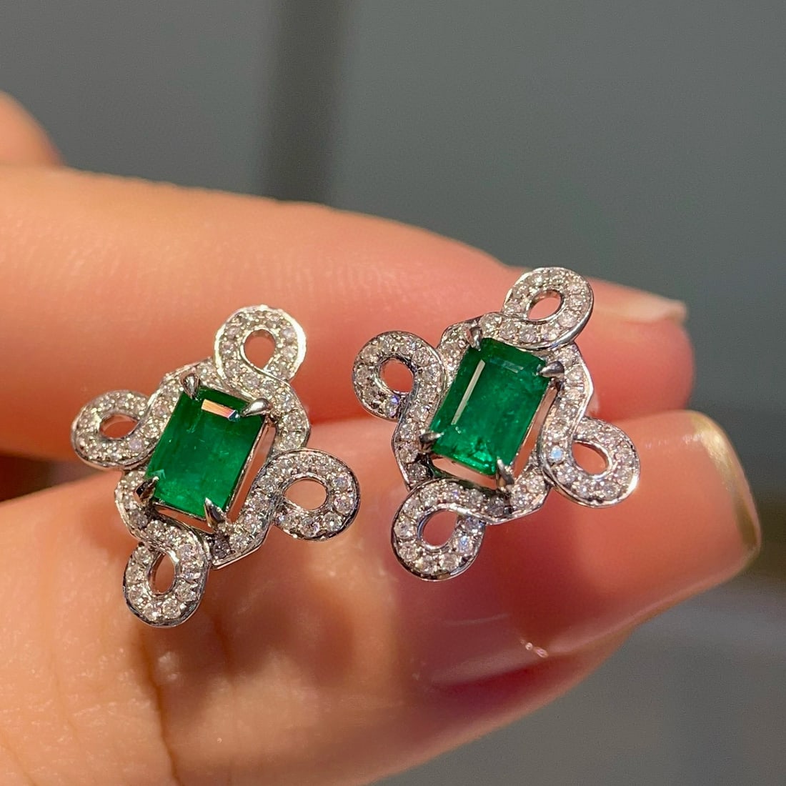 14k Gold 1.31 Ctw Vivid Green Natural Emerald & Diamond Earrings - 6