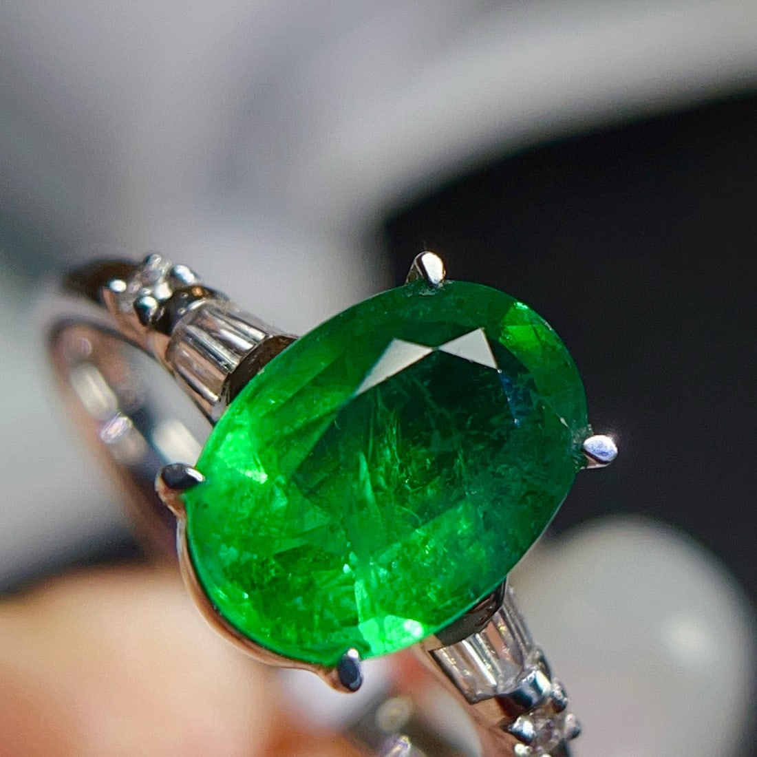 14k Gold 2.44 Ct Vivid Green Natural Emerald & Diamond Ring - 4