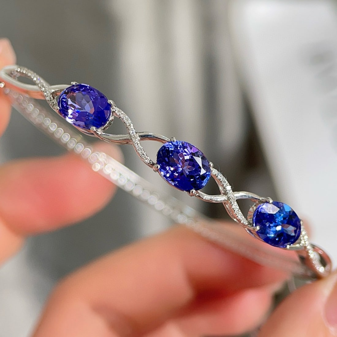 14k Gold 5.42 Ct Natural Tanzanite & Diamond Bangle - 3