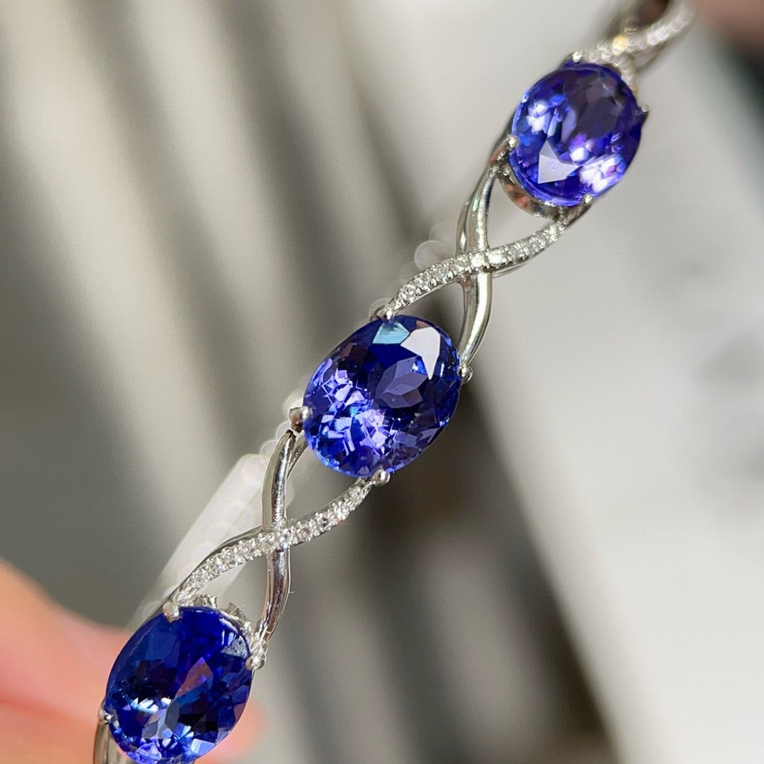 14k Gold 5.42 Ct Natural Tanzanite & Diamond Bangle - 6