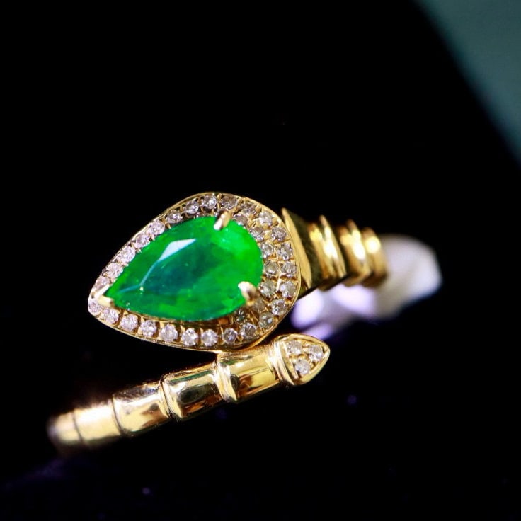 14k Gold 0.86 Ctw Vivid Green Natural Emerald & Diamond Ring - 6
