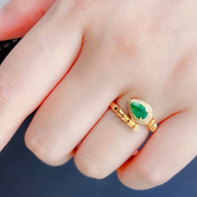 14k Gold 0.86 Ctw Vivid Green Natural Emerald & Diamond Ring - 8