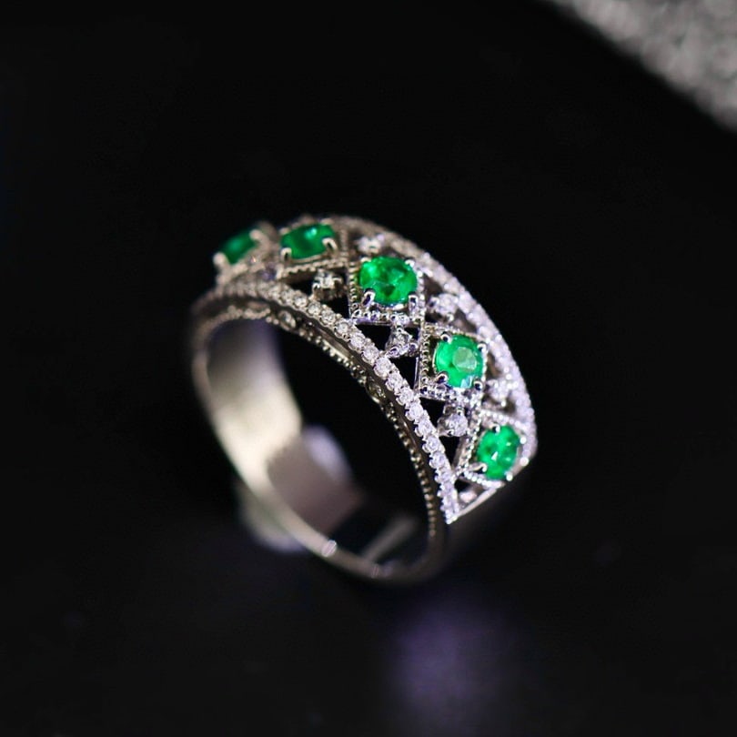 14k Gold 0.70 Ctw Vivid Green Natural Emerald & Diamond Ring - 2