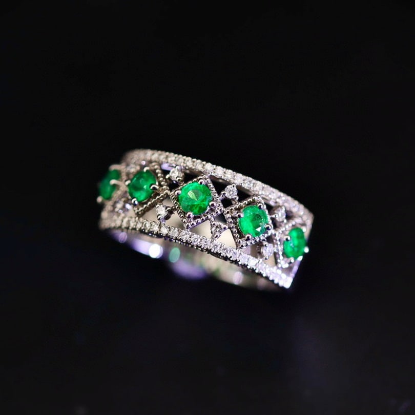 14k Gold 0.70 Ctw Vivid Green Natural Emerald & Diamond Ring - 4