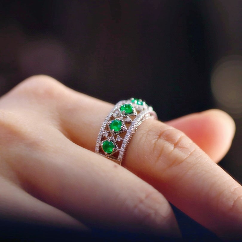 14k Gold 0.70 Ctw Vivid Green Natural Emerald & Diamond Ring - 5