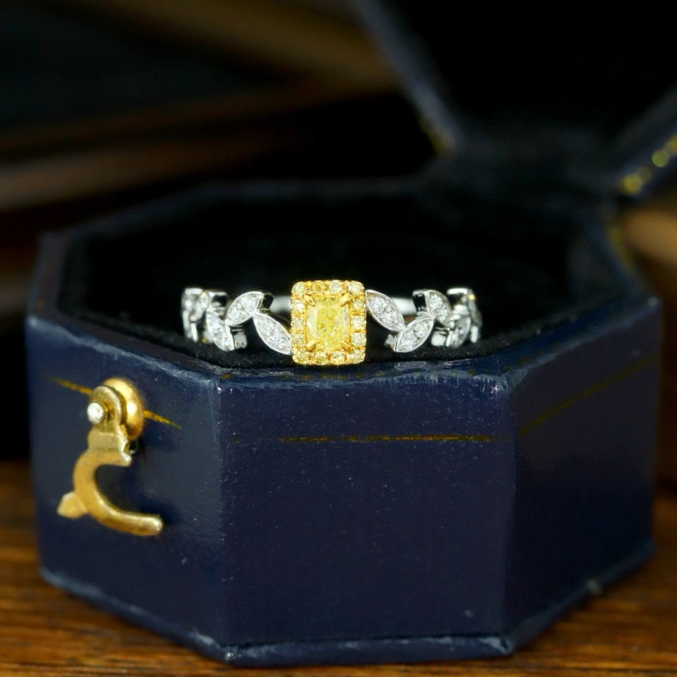 14k Gold 0.30 Ctw Natural Yellow Diamond & Diamond Ring - 3