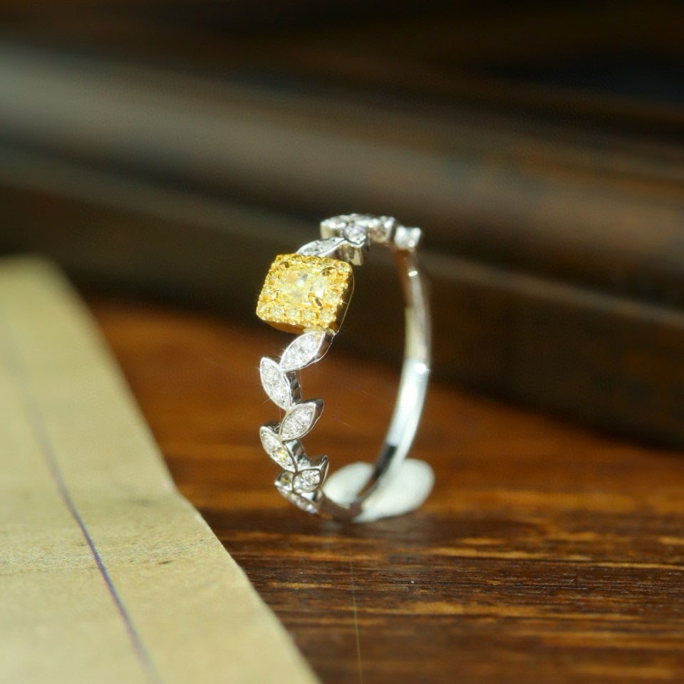 14k Gold 0.30 Ctw Natural Yellow Diamond & Diamond Ring - 4