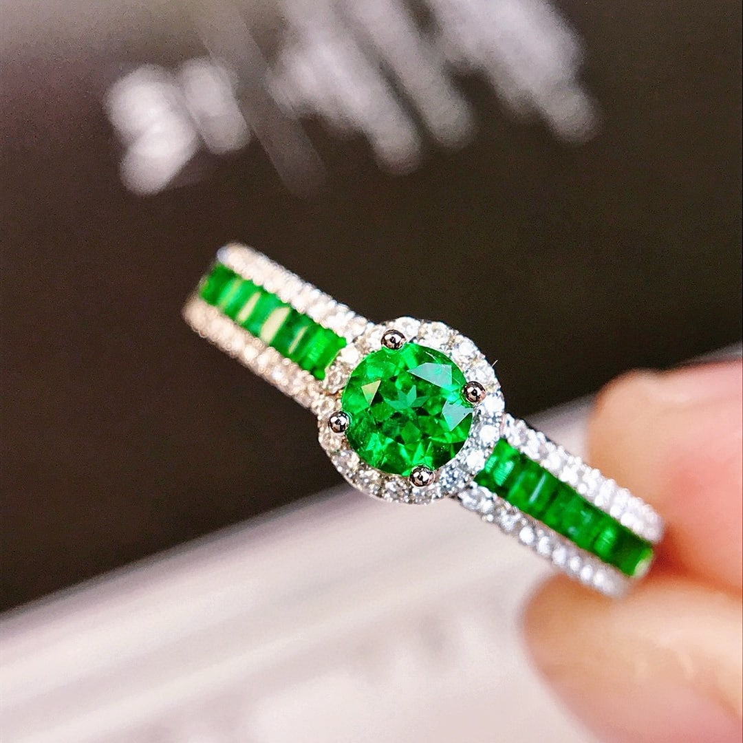 14k Gold 0.38 Ctw Vivid Green Natural Emerald & Diamond Ring - 2