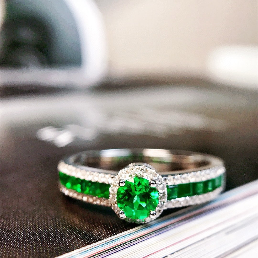 14k Gold 0.38 Ctw Vivid Green Natural Emerald & Diamond Ring - 3