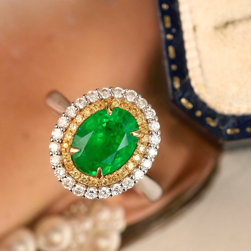 14k Gold 1.95 Ct Vivid Green Natural Emerald & Diamond Ring - 2